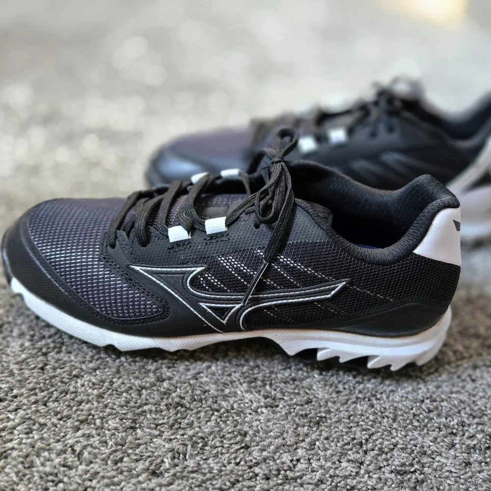 Mizuno Men's 9-Spike Dominant Metal Baseball Cleat Athletic Shoe NWB size 7.5